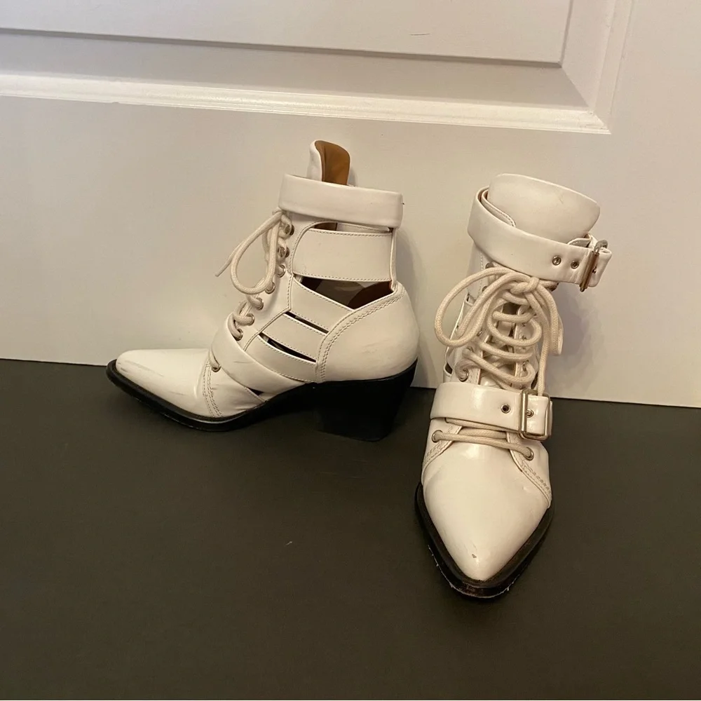 CHLOE SHOES ANKLE BOOTS BOOTIE WHITE GLOSSY LEATHER CUT OUT LACE UP BUCKLE 36.5